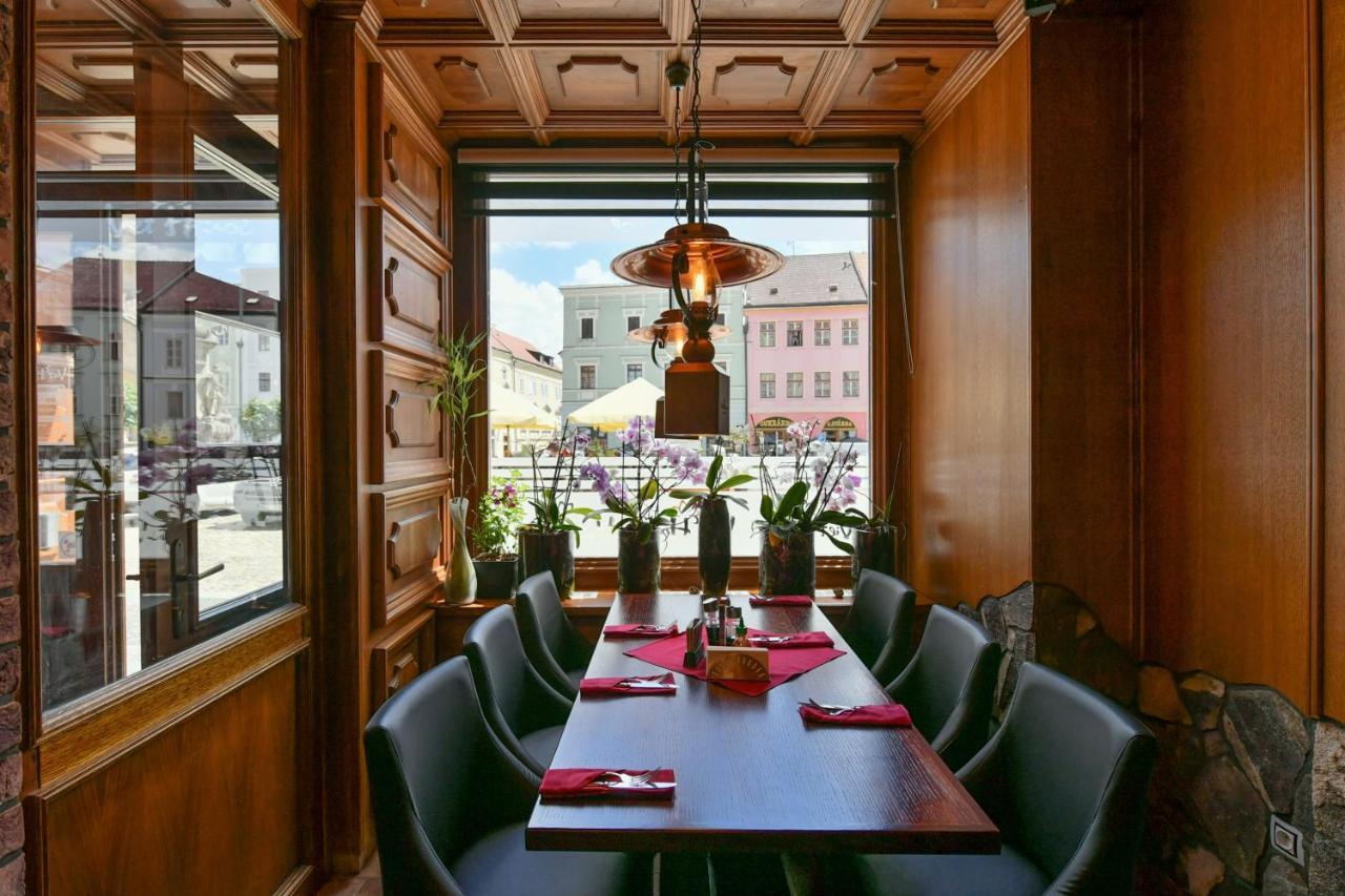 Apartmany Na Namesti 85 Йндрихув Храдец Екстериор снимка