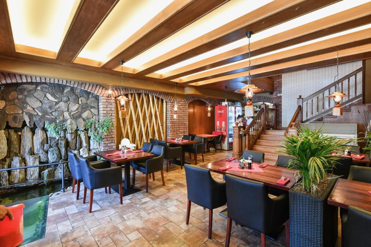 Apartmany Na Namesti 85 Йндрихув Храдец Екстериор снимка